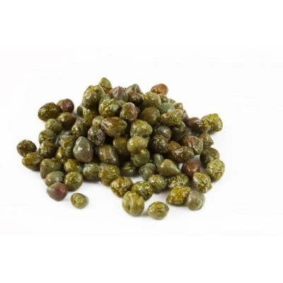 Small capers from Salina in salt